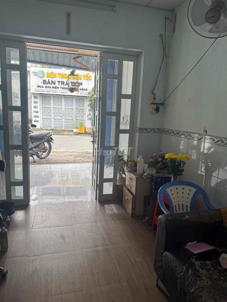 Rent a house of 17, 4 x 18 meters, 2 rooms behind, 4th District