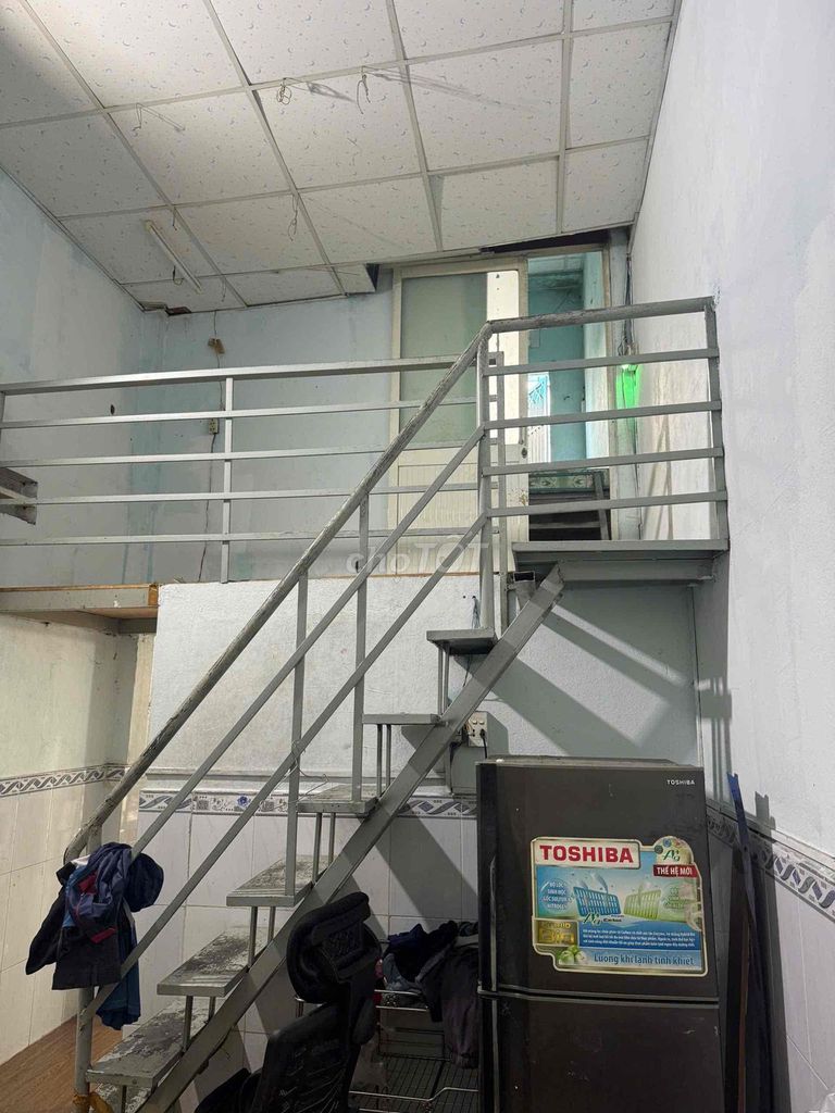 Rent a house of 17, 4 x 18 meters, 2 rooms behind, 4th District