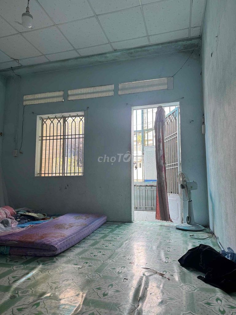 Rent a house of 17, 4 x 18 meters, 2 rooms behind, 4th District
