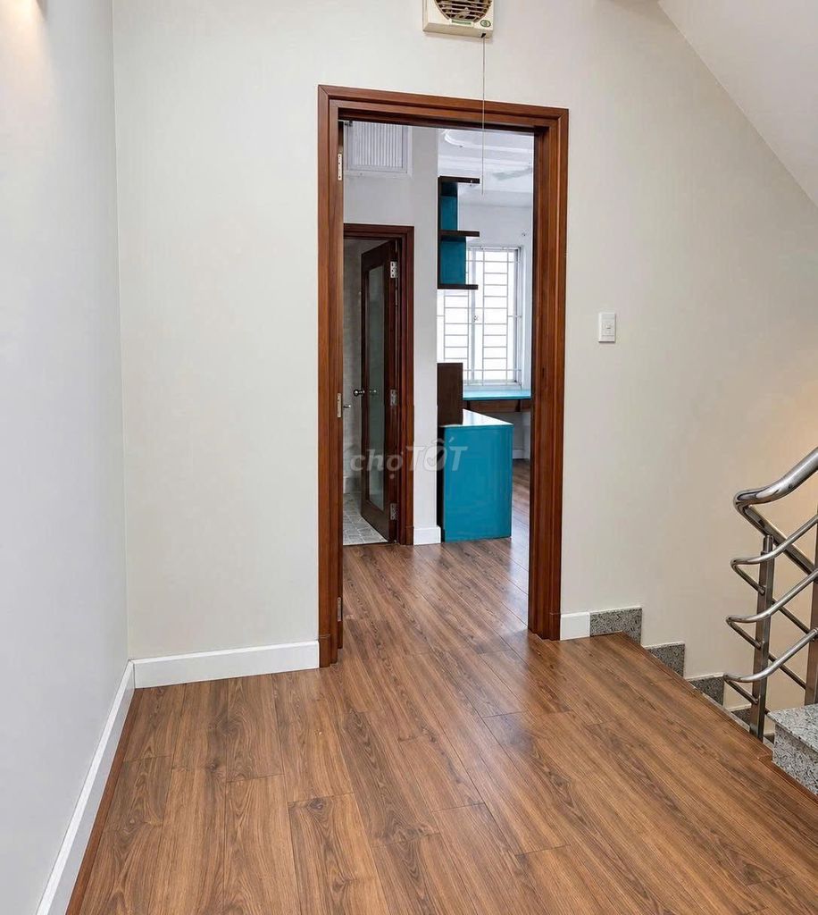 Rent one Hòa Hưng, District 10, 8 bedrooms, 4 toilets only 40 million and refrigerators.