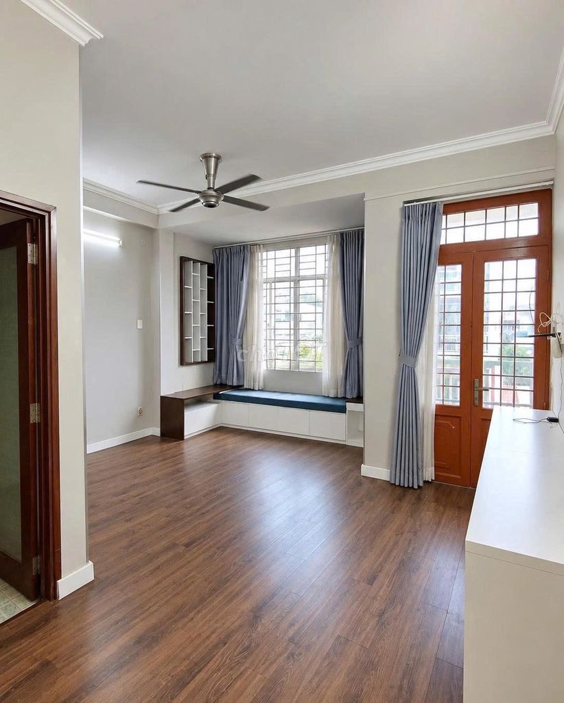 Rent one Hòa Hưng, District 10, 8 bedrooms, 4 toilets only 40 million and refrigerators.
