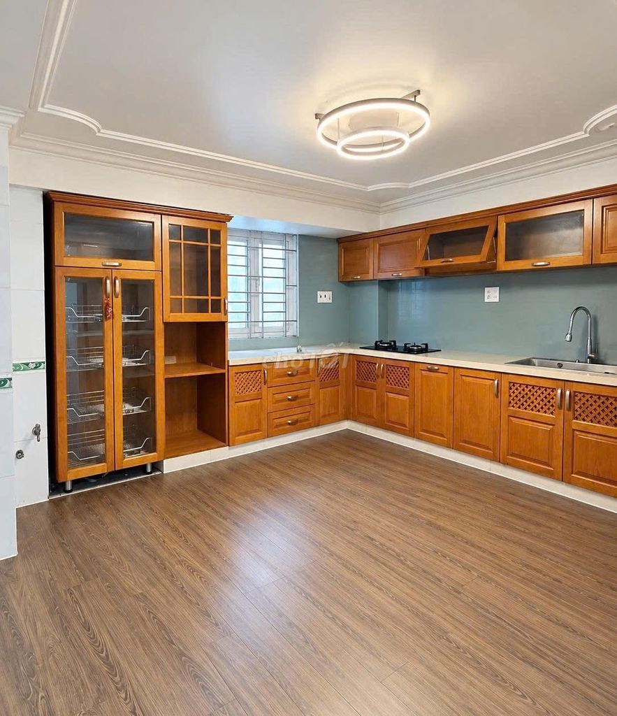 Rent one Hòa Hưng, District 10, 8 bedrooms, 4 toilets only 40 million and refrigerators.