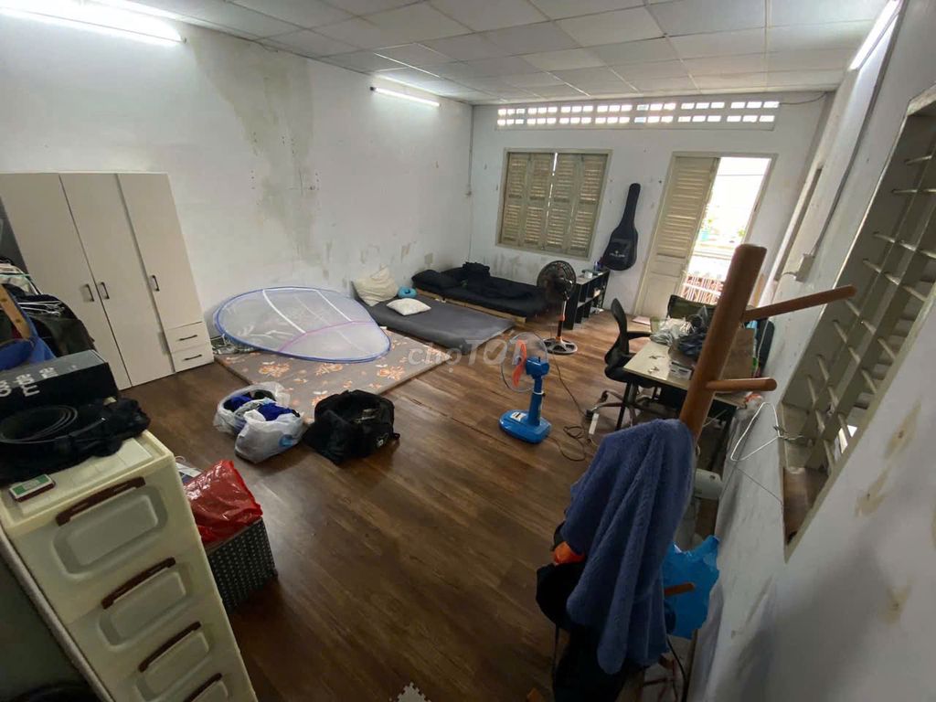 R.Q.0 5 X10 M 1. 1st floor 3 bedroom