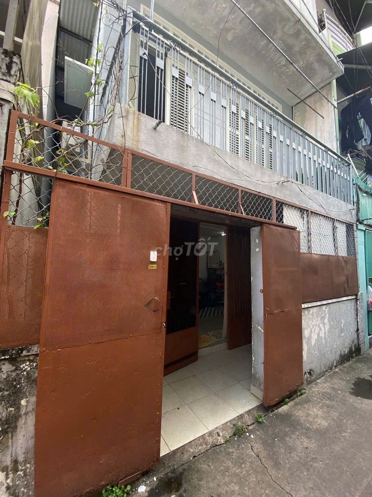 R.Q.0 5 X10 M 1. 1st floor 3 bedroom