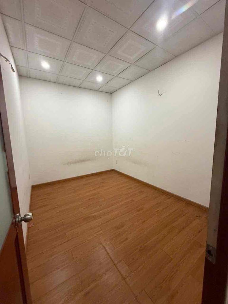 Home 5 x 20 meters of free land during the suit of dress,