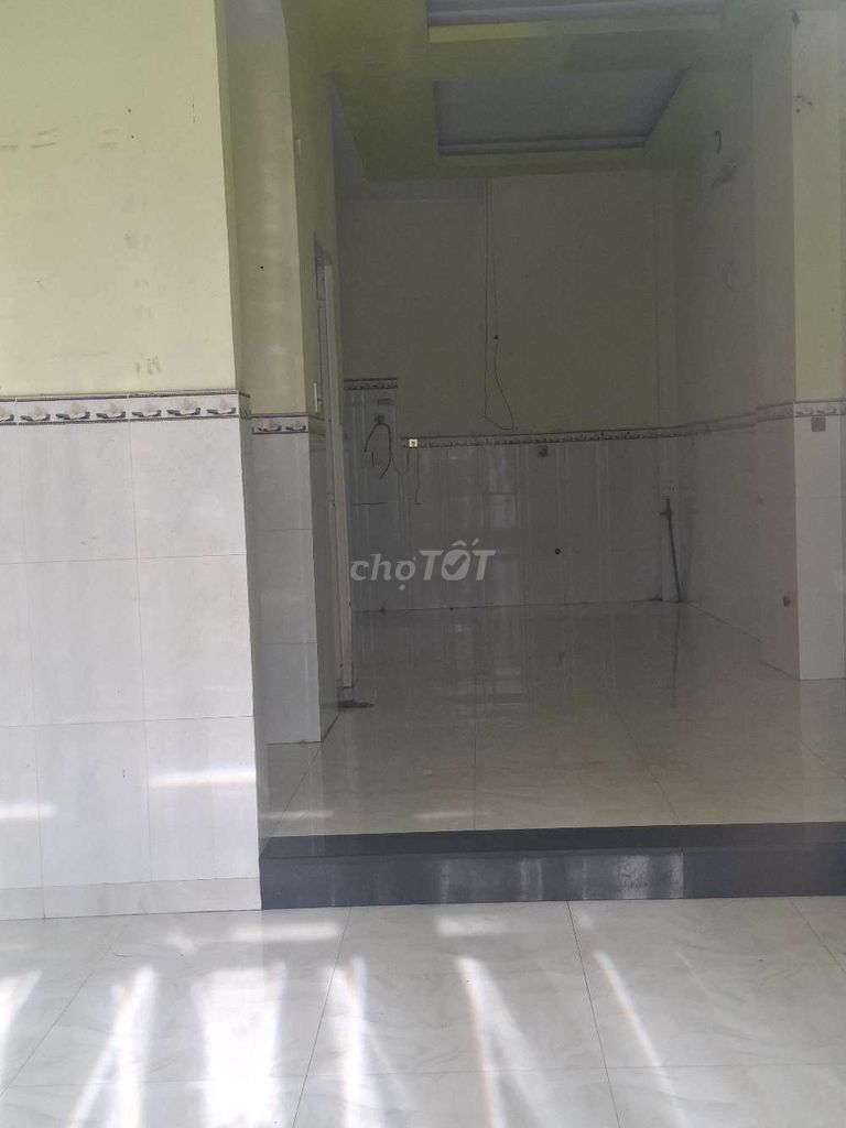 The whole apartment is rented. Three bedrooms. Two toilets, empty house.
