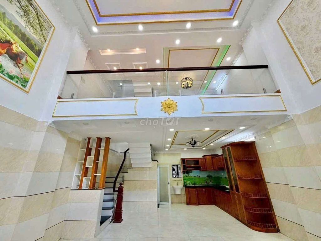 The front house on 22nd...6 X10 M 18 million.