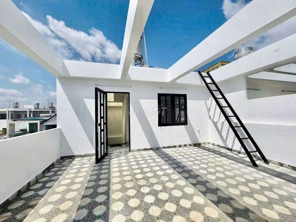 The front house on 22nd...6 X10 M 18 million.