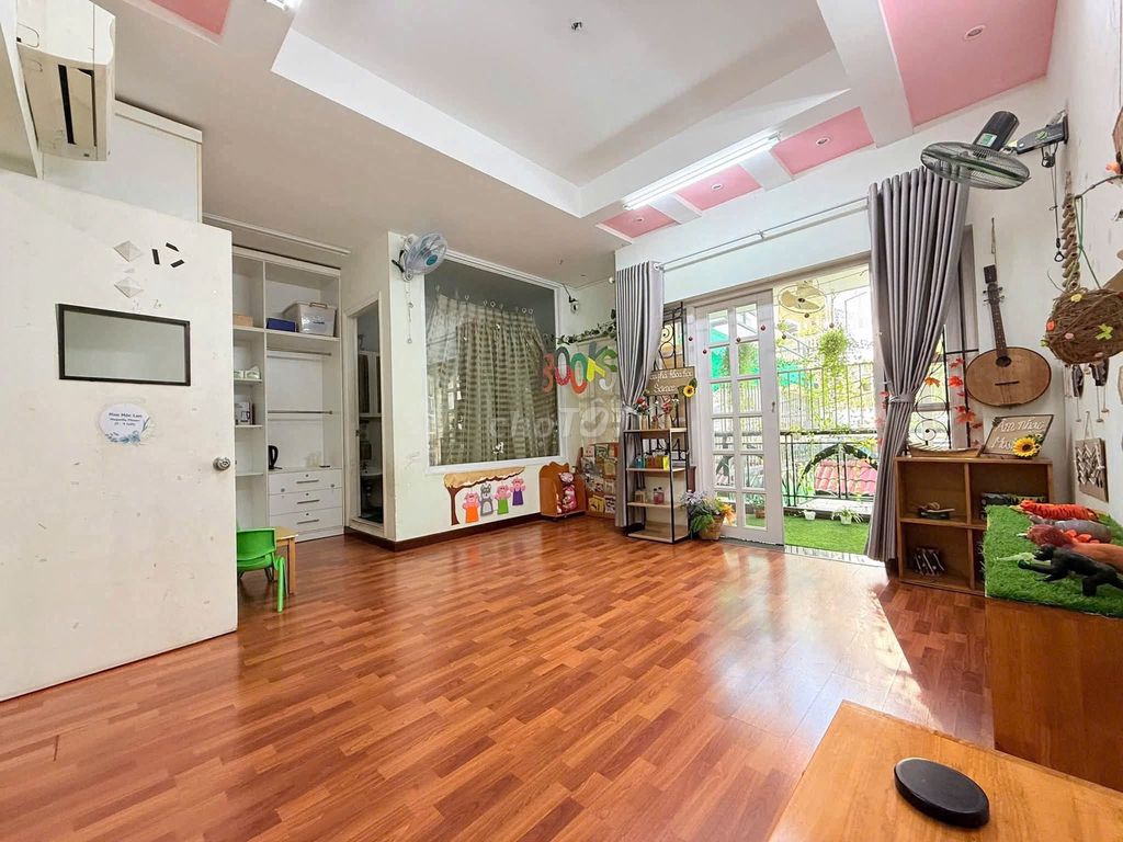 Rent 6 Nguyễn Văn Mại Tân Bình, Area: 6.5 x29 meters, 3 floors.