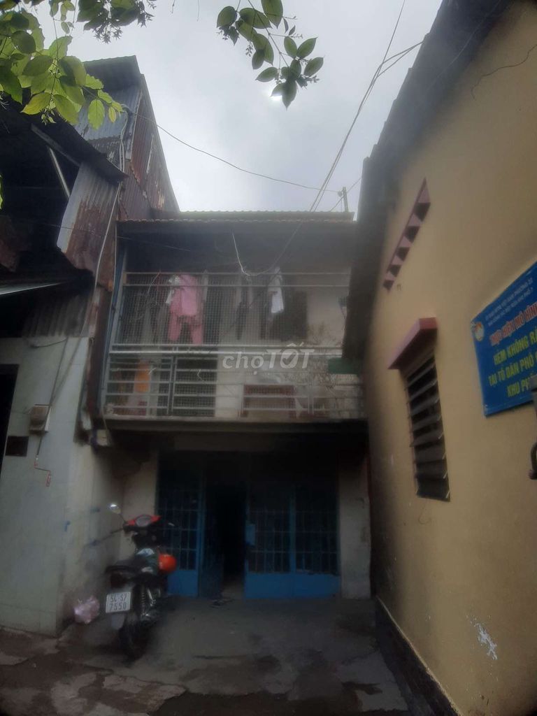 Three bedrooms 4 meters x 8 meters of government power