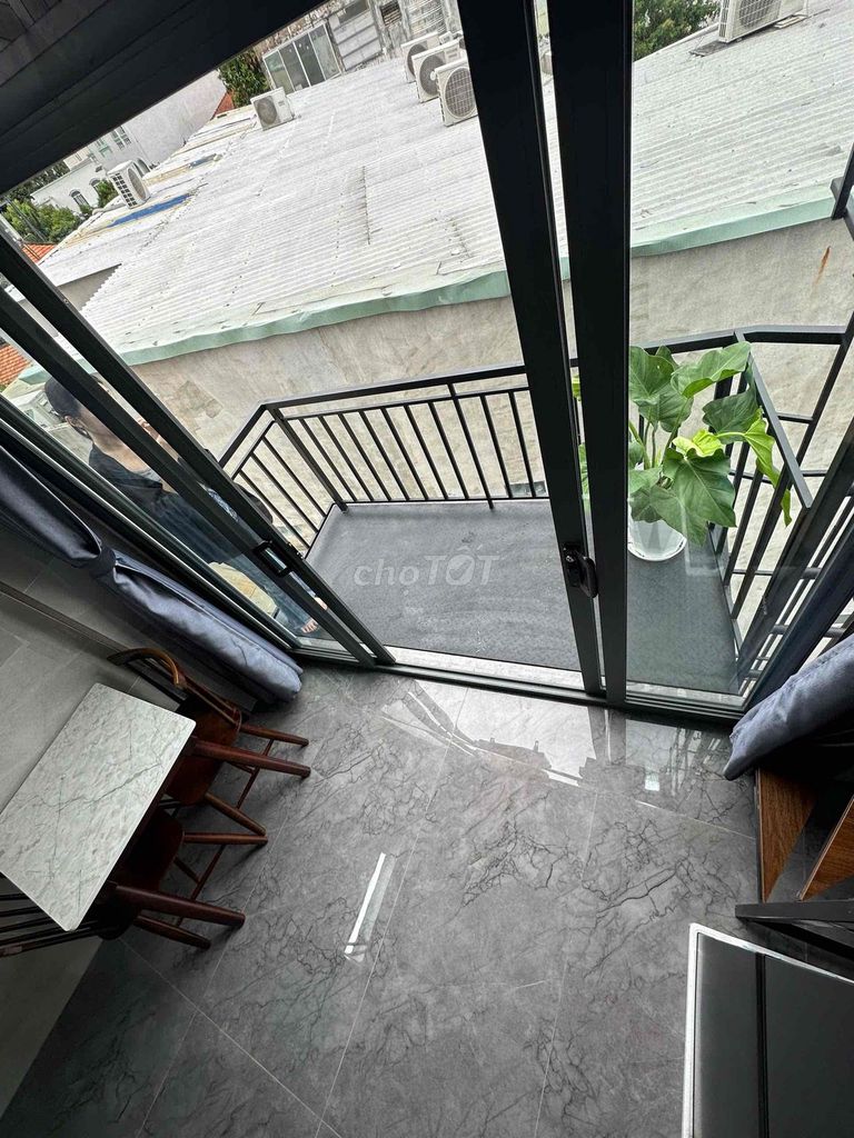 the balcony opens with a bright new project in the 10th district