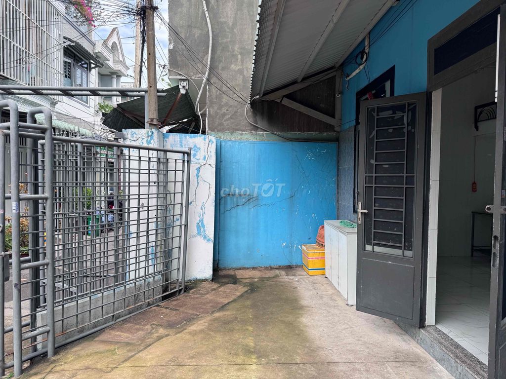 Phan Văn Hớn Inn near the coop