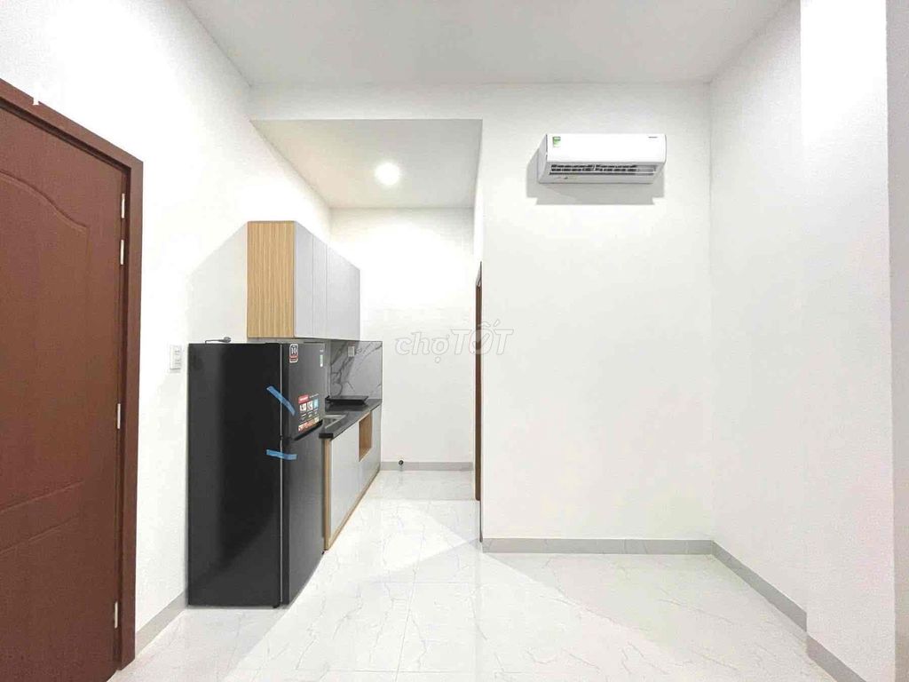Rent a cheap studio-- fully equipped room, in place.