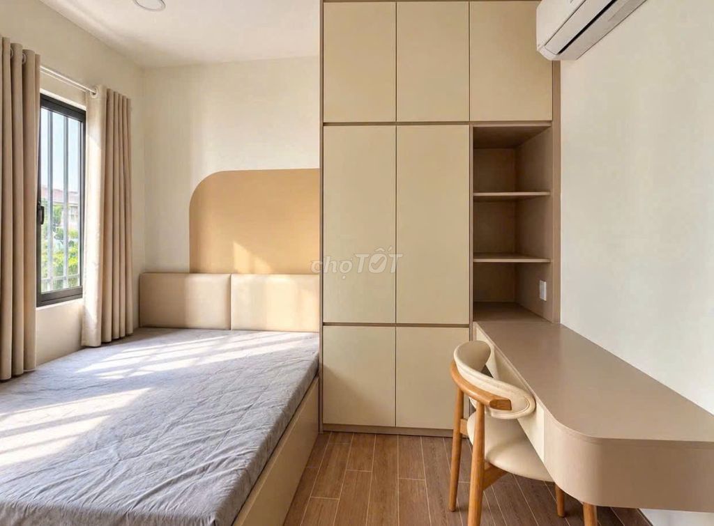 One bedroom plus one new living room -- not shared owner -- full interior.