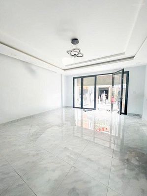 Rent an alley house on 4th, 3.5 X14 M, 3rd floor, 40 million.