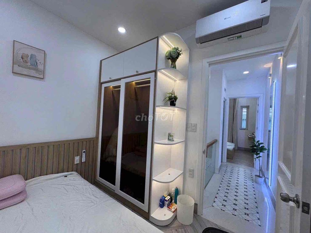 Rent 3 x 10 floors to the second floor. Full Quang Trung interior.