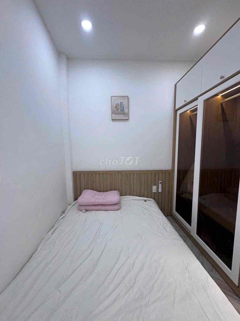 Rent 3 x 10 floors to the second floor. Full Quang Trung interior.
