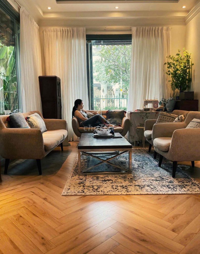 Rent a pool garden house - Nguyễn Văn Hưởng, Thủ Đức