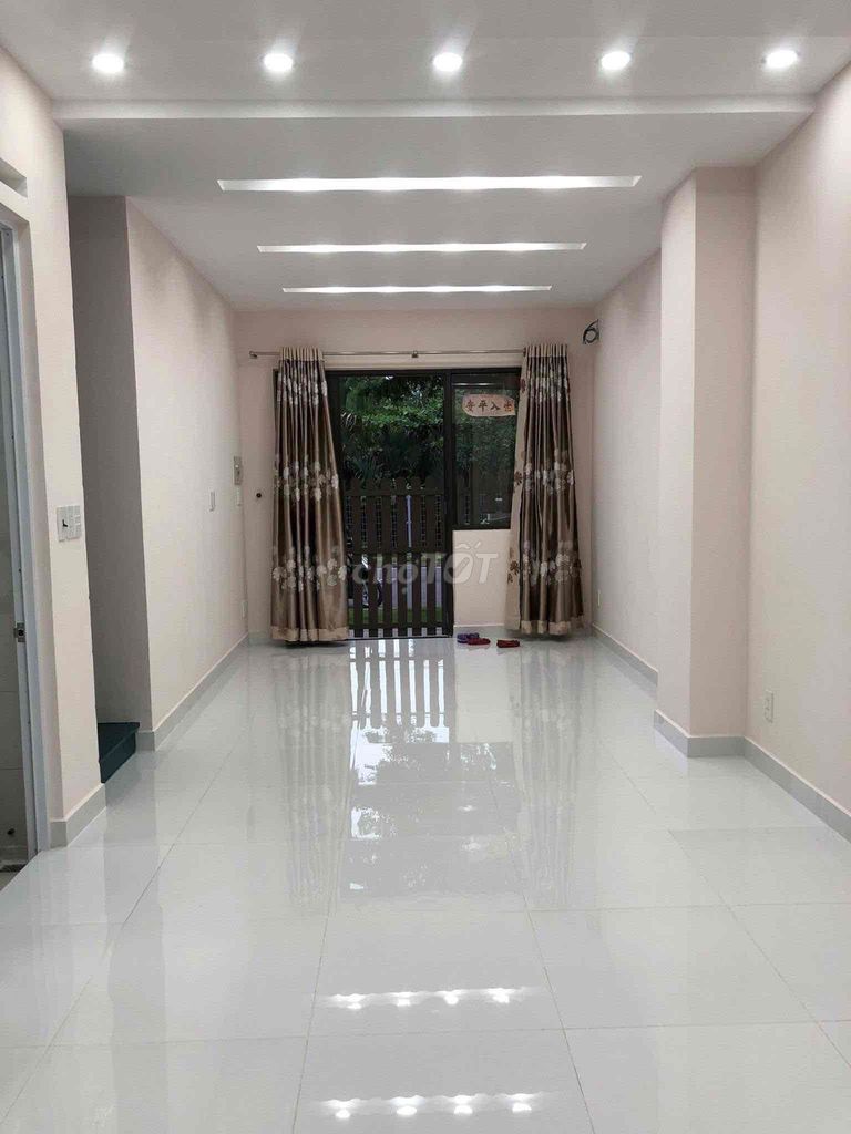 The ground house, 5 x 20-3 bedroom, 3 toilets with the Compried Eldalia interior.