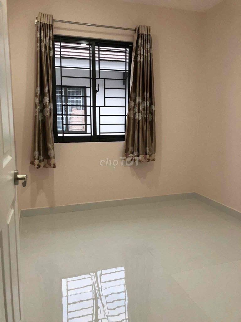 The ground house, 5 x 20-3 bedroom, 3 toilets with the Compried Eldalia interior.