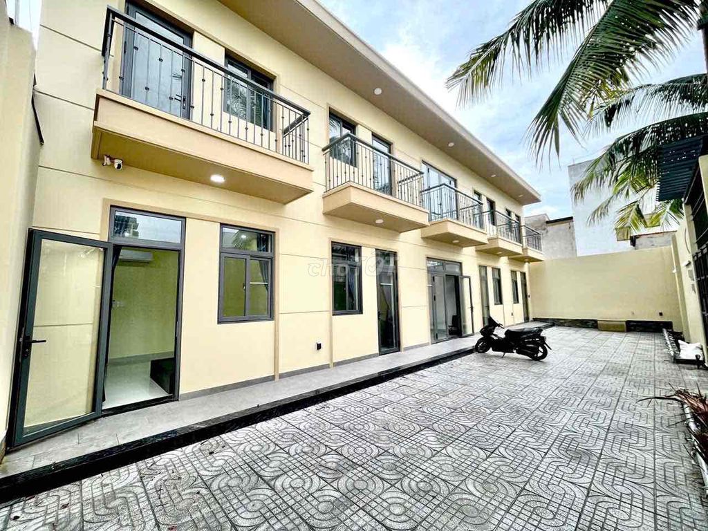 apartment service balcony - full interior