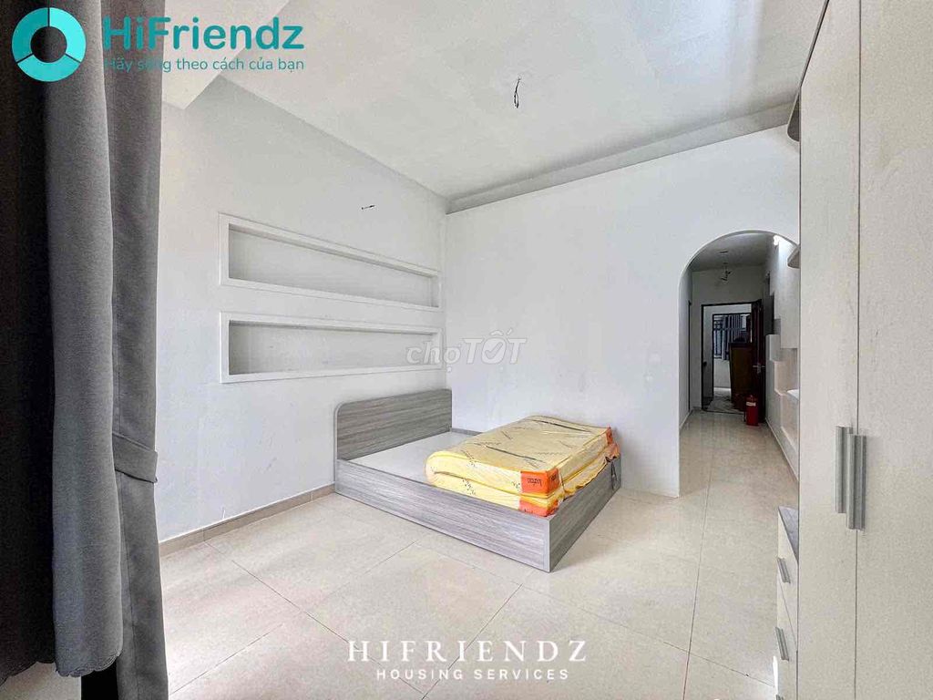 The apartment is a one-room bedroom, open-saltered balcony, parc mall, head of state.
