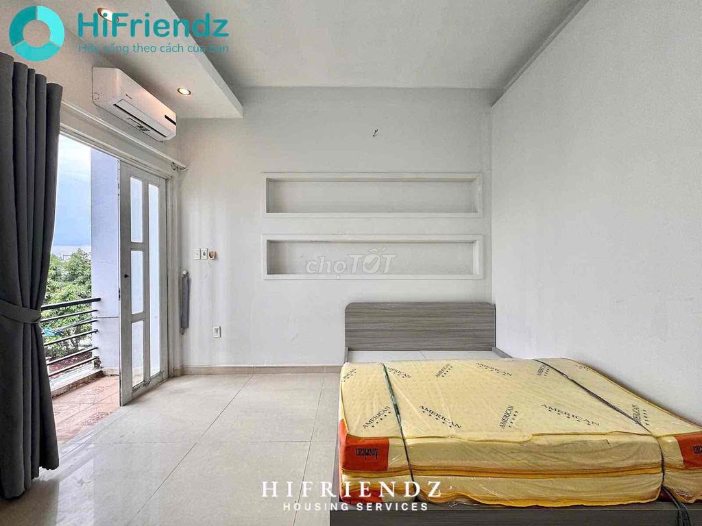 The apartment is a one-room bedroom, open-saltered balcony, parc mall, head of state.