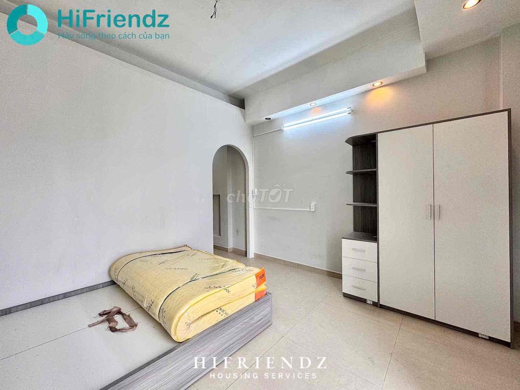 The apartment is a one-room bedroom, open-saltered balcony, parc mall, head of state.
