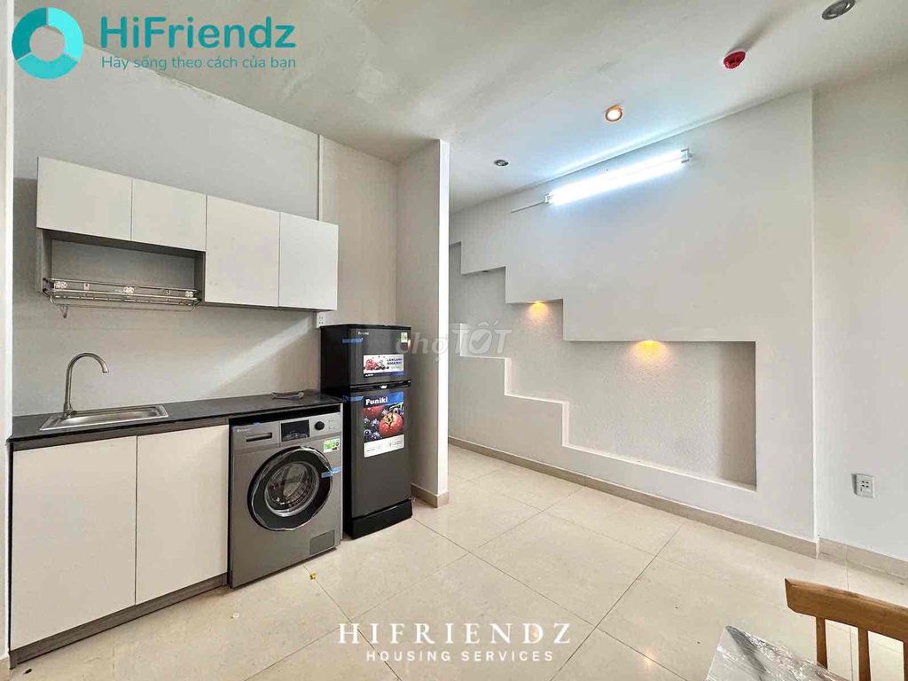 The apartment is a one-room bedroom, open-saltered balcony, parc mall, head of state.