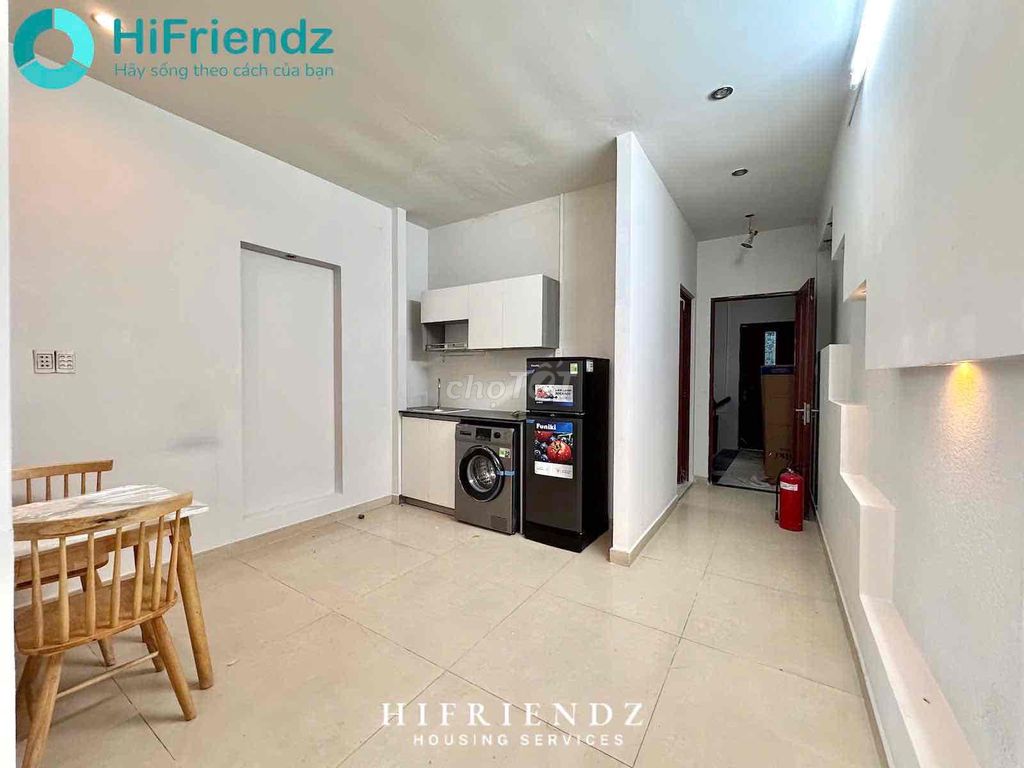 The apartment is a one-room bedroom, open-saltered balcony, parc mall, head of state.