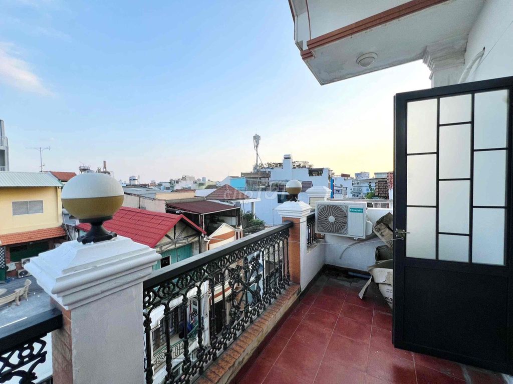 Rent two bedrooms 50 m. Balcon Big 4/3 cars right at the University of District 10