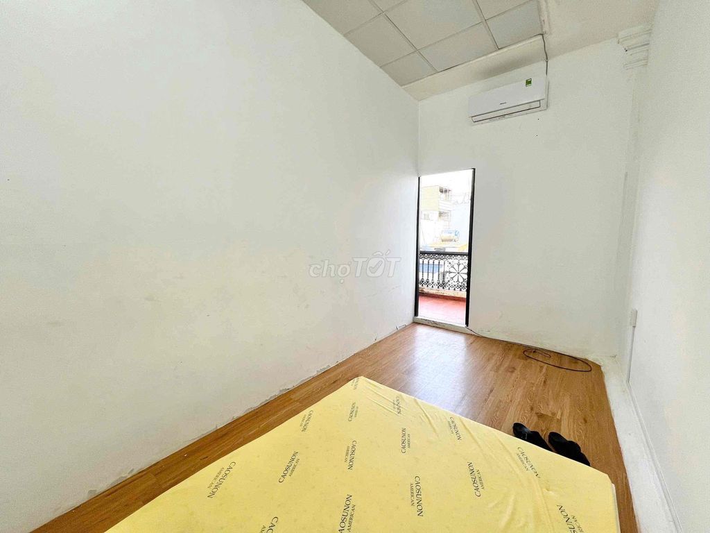 Rent two bedrooms 50 m. Balcon Big 4/3 cars right at the University of District 10