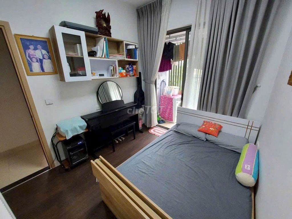 The corner of 2 Service C/c Sen 3 bedrooms, 106 meters2, interiors cost 1 .5 million a month.