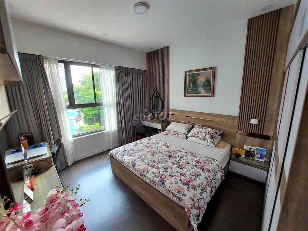 The corner of 2 Service C/c Sen 3 bedrooms, 106 meters2, interiors cost 1 .5 million a month.