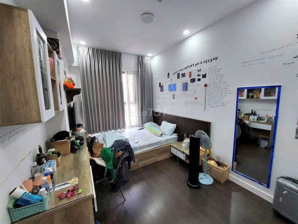 The corner of 2 Service C/c Sen 3 bedrooms, 106 meters2, interiors cost 1 .5 million a month.