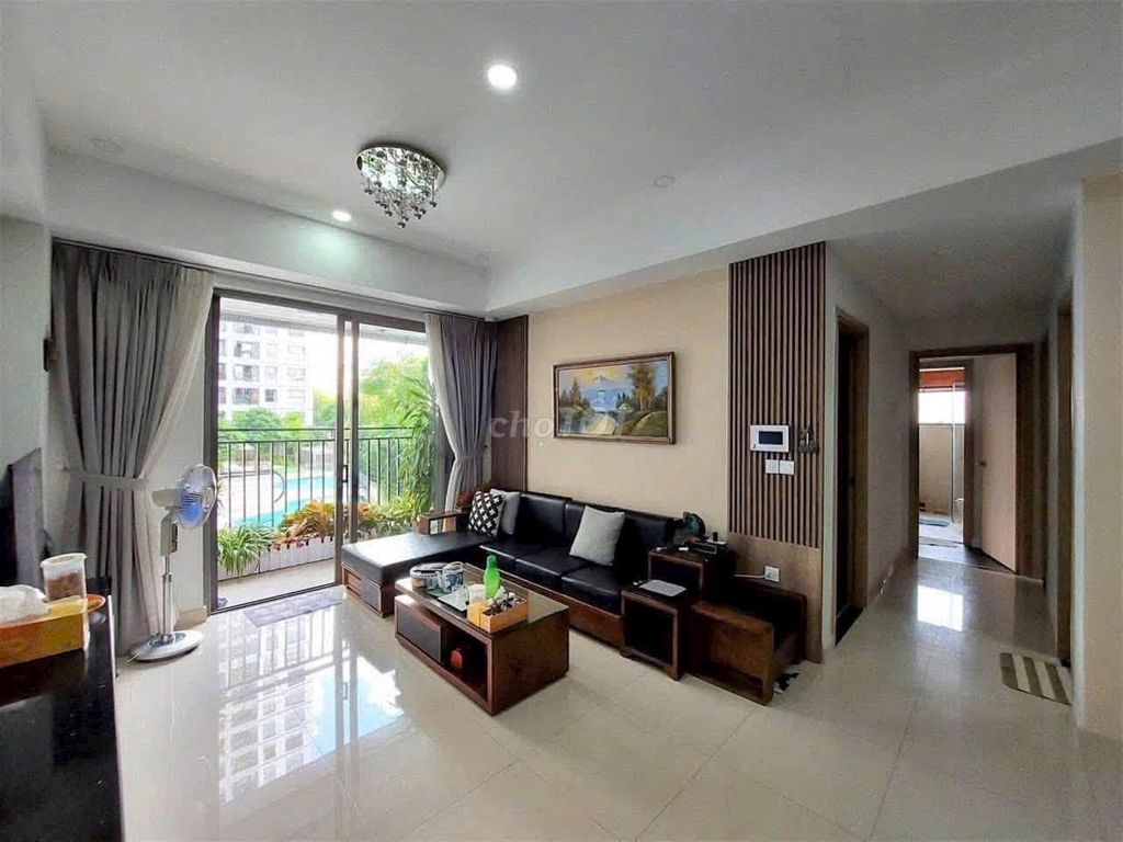 The corner of 2 Service C/c Sen 3 bedrooms, 106 meters2, interiors cost 1 .5 million a month.