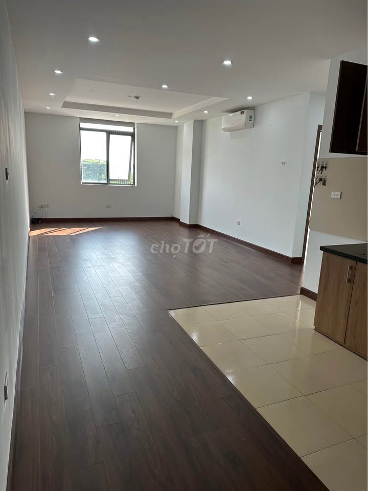 C/c 8 xPlus Trường Chinh rents two bedrooms with no furniture for only eight million a month.
