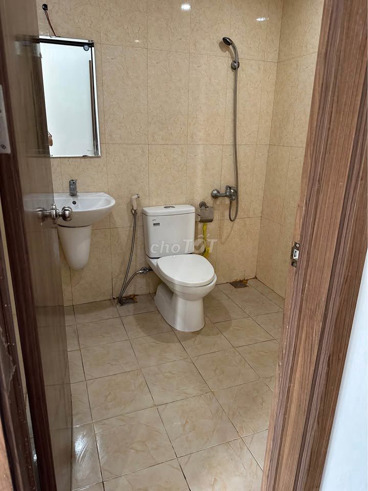 C/c 8 xPlus Trường Chinh rents two bedrooms with no furniture for only eight million a month.
