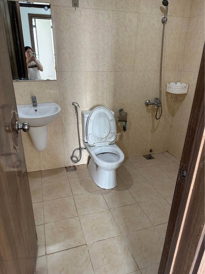 C/c 8 xPlus Trường Chinh rents two bedrooms with no furniture for only eight million a month.