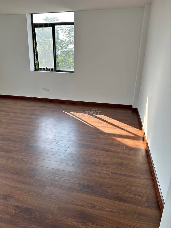C/c 8 xPlus Trường Chinh rents two bedrooms with no furniture for only eight million a month.