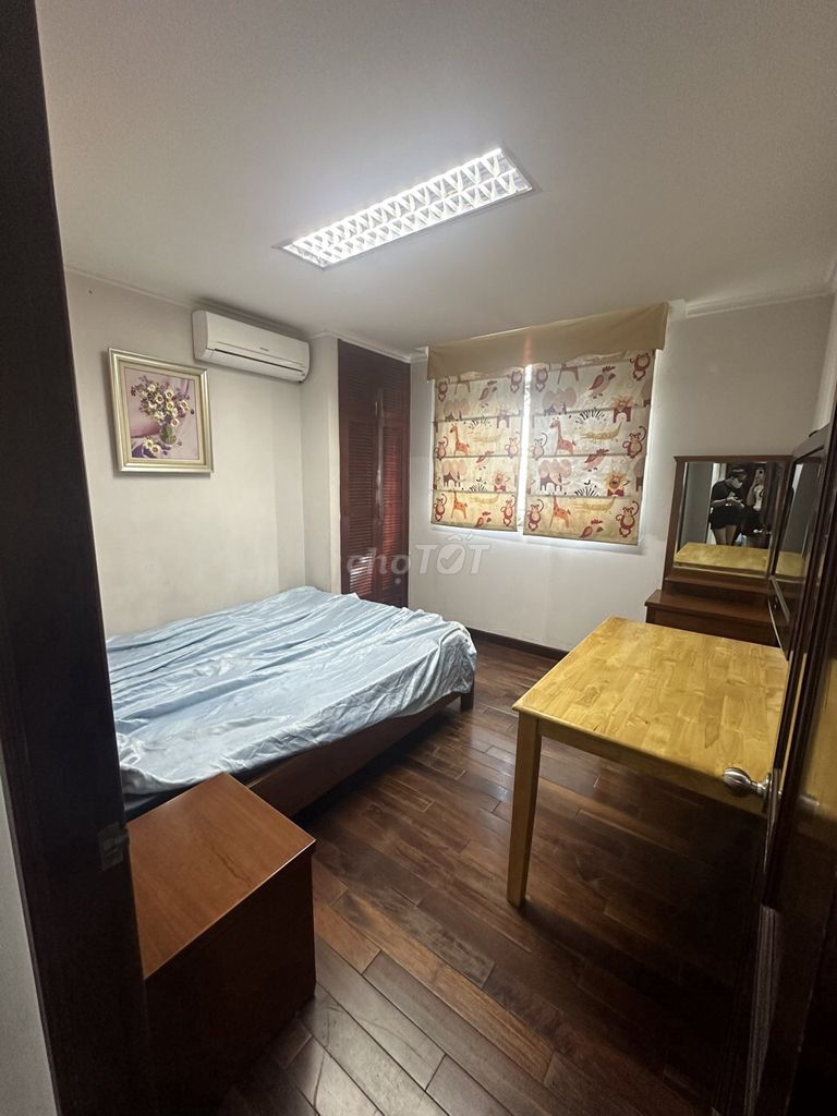 It's the owner of the Screc Tower apartment building - 81 M2 - 2 toilets - which cost 13 million a month