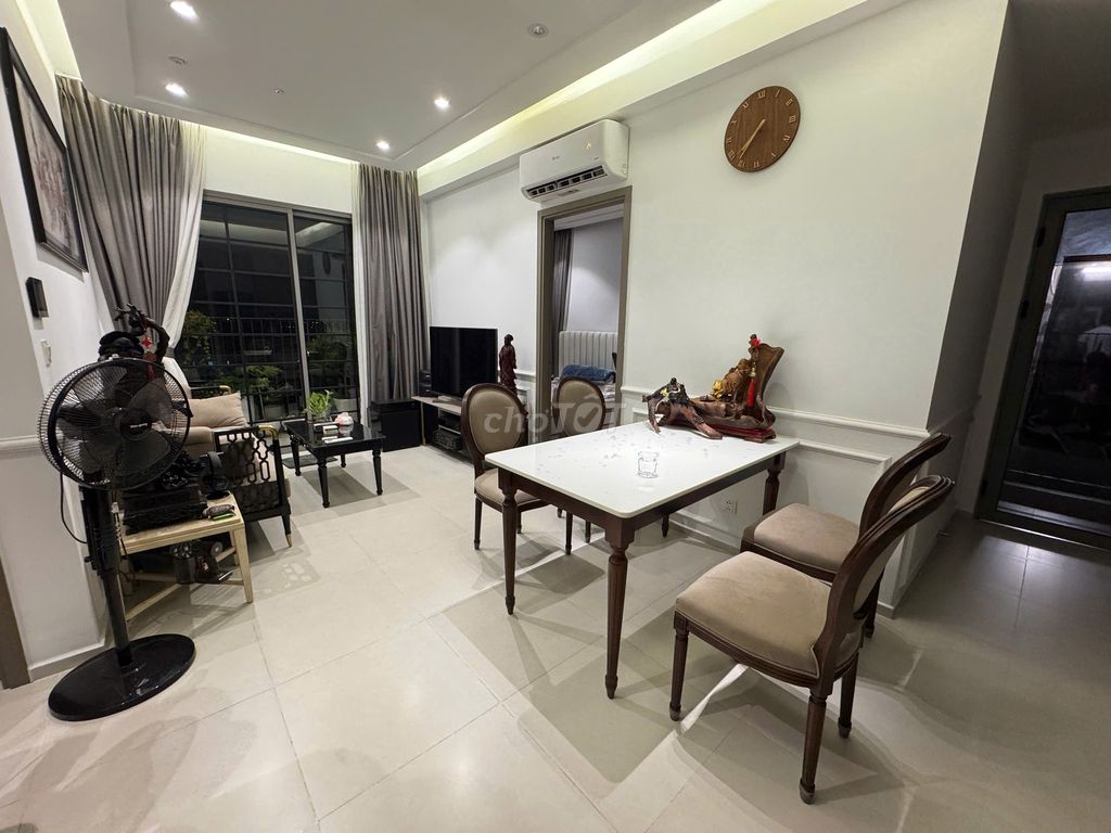 Rented at 70 Full Seven with a 12-million-level balcony.