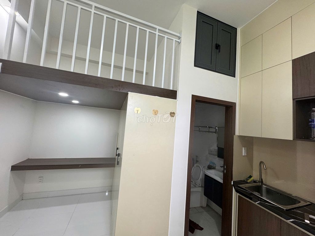 Rent a room with a flight guard - there's a window at Tân Phú