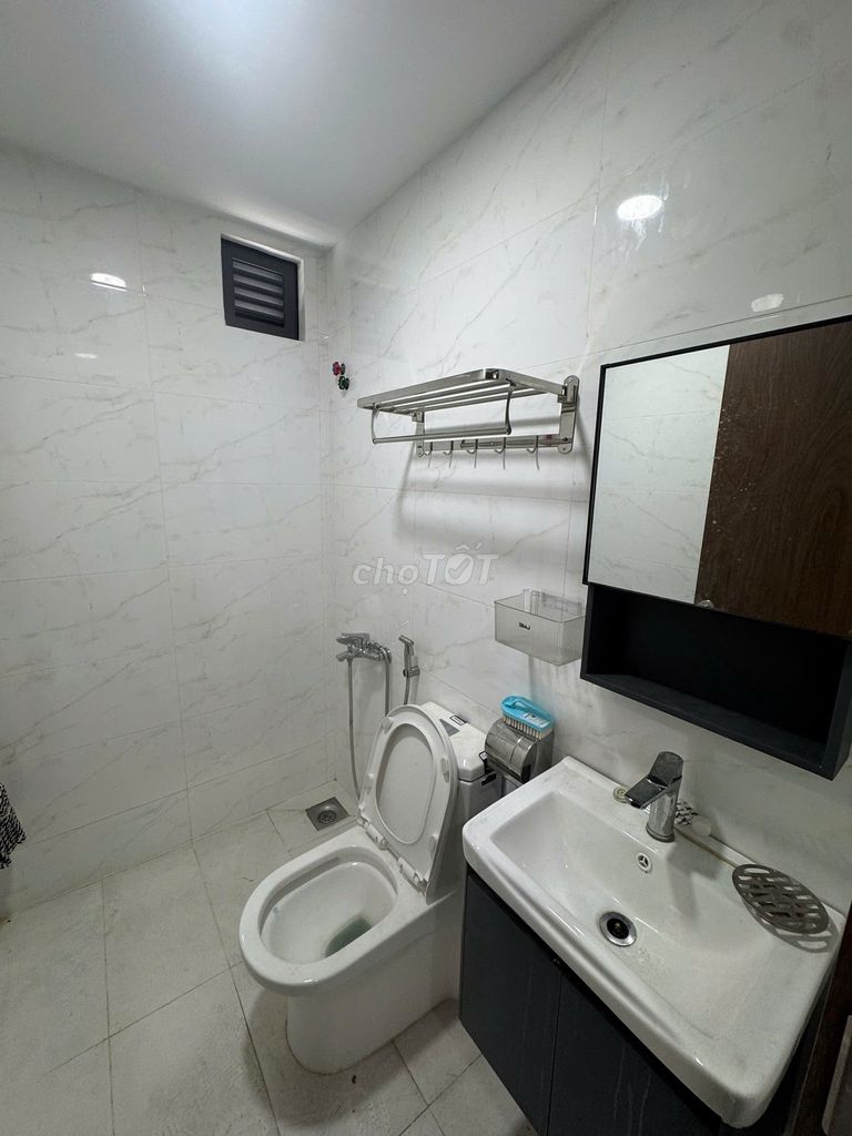 Rent a room with a flight guard - there's a window at Tân Phú