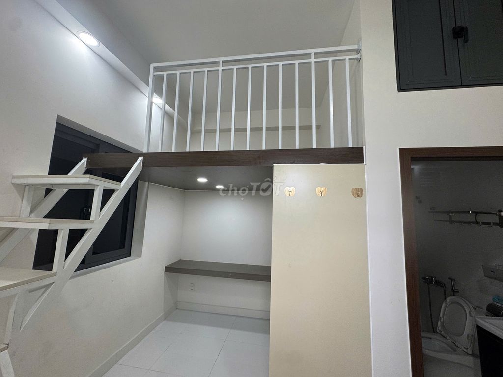 Rent a room with a flight guard - there's a window at Tân Phú