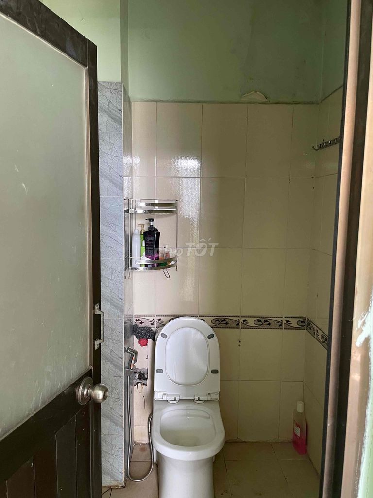 The boarding room near Thủ Đức-1 is got a garage, a private bathroom window.