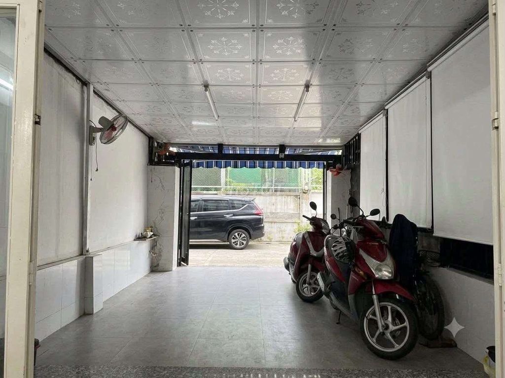 Rent a truck area to the alleyway 2279 htp nb