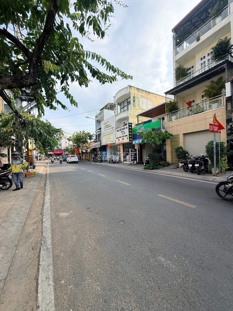 Rent a pro-deposit home. Live in District 7-- area 7 X30 M-- 50 million.