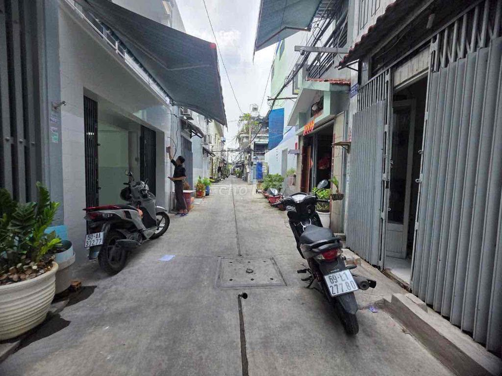Chiến Lược – Bình Trị Đông market - 4 x 11 m rocket path - 1 million Lau