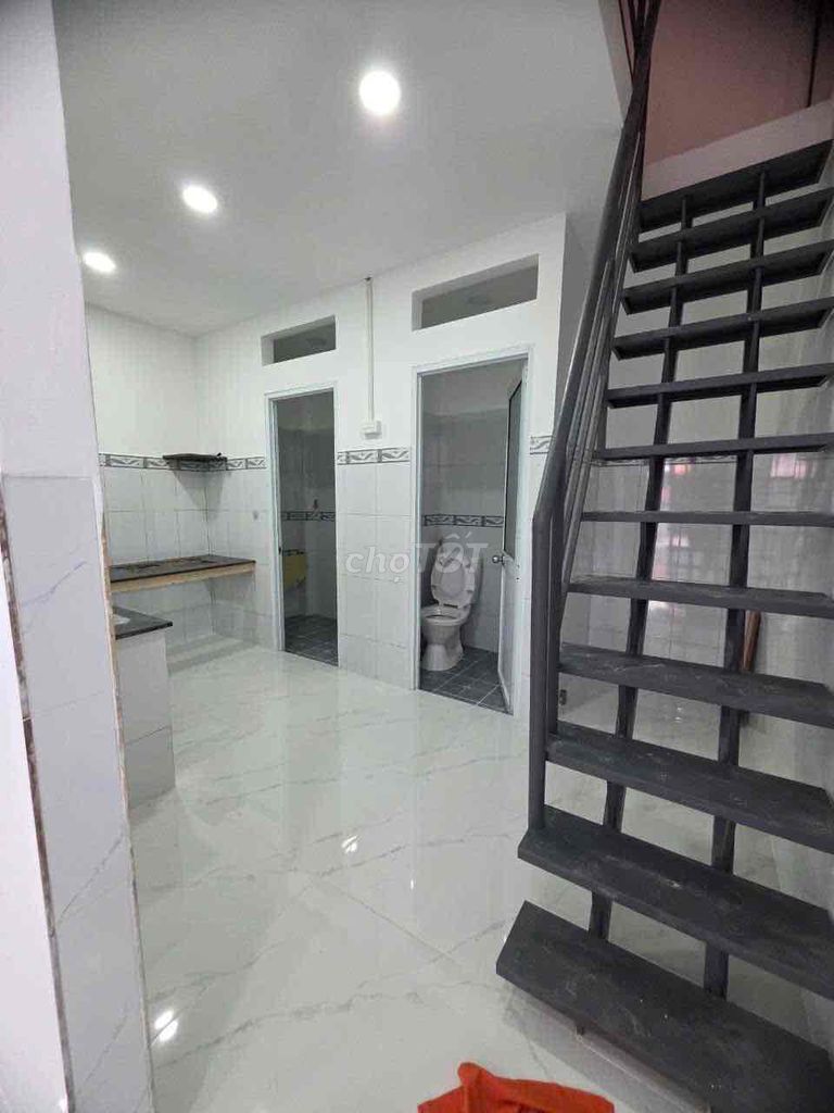 Chiến Lược – Bình Trị Đông market - 4 x 11 m rocket path - 1 million Lau